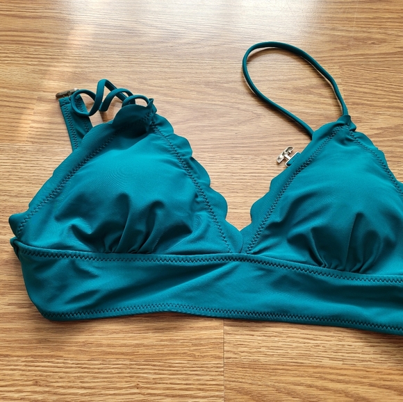 2/$35 NWOT bikini top. Marked XL but I would say more of a M/L at best - Picture 1 of 3